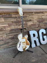 Load image into Gallery viewer, Duesenberg Starplayer TV Phonic Venetian White *Used Mint Condition